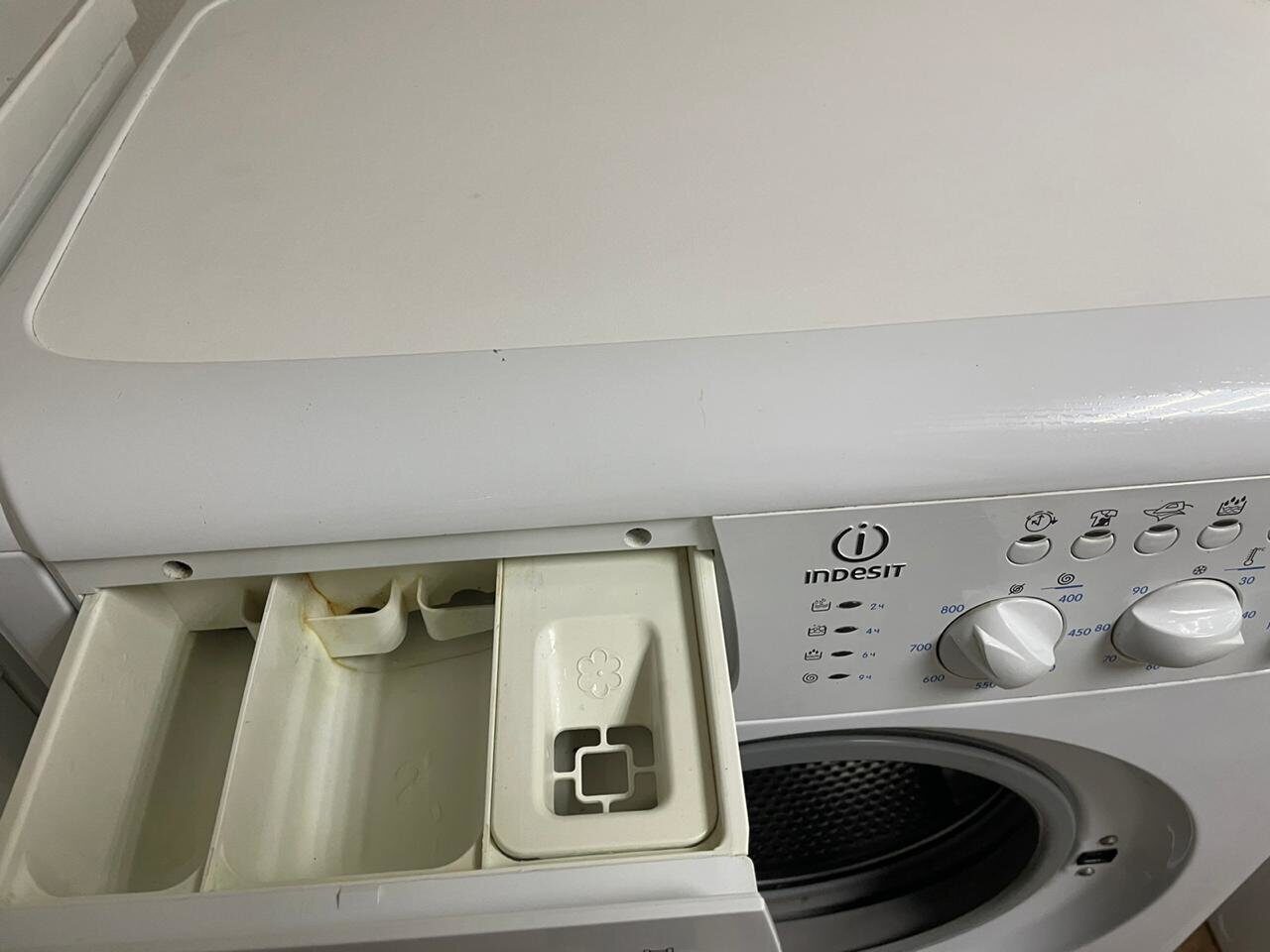 Стиральная машина Indesit WISL 83